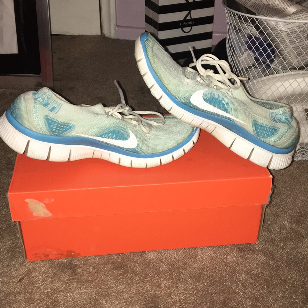 TIFFANY BLUE WOMENS NIKE FREE FLYKNIT + SZ 8